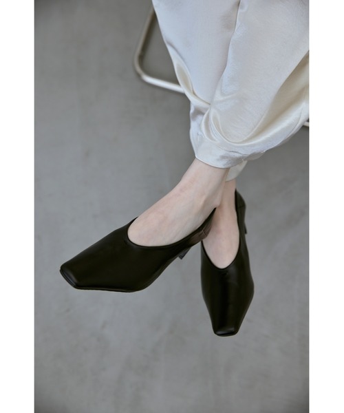 un/neu（アンノイ）の「シンプルスクエアトゥヒール（パンプス・レディース・ブラック/ブルー・LARGE/MEDIUM/SMALL）」の7枚目の写真