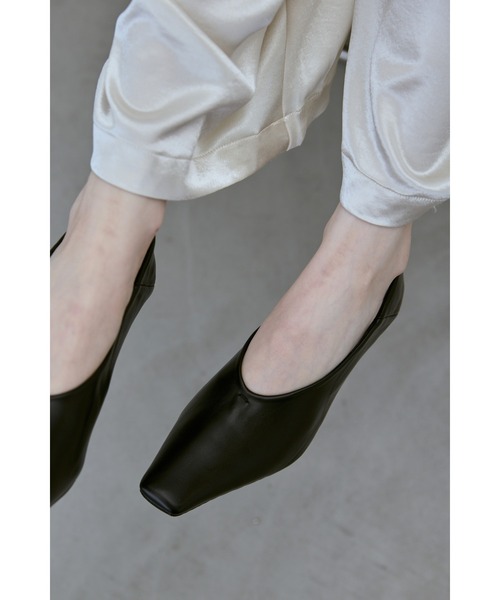 un/neu（アンノイ）の「シンプルスクエアトゥヒール（パンプス・レディース・ブラック/ブルー・LARGE/MEDIUM/SMALL）」の8枚目の写真