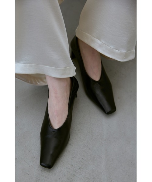 un/neu（アンノイ）の「シンプルスクエアトゥヒール（パンプス・レディース・ブラック/ブルー・LARGE/MEDIUM/SMALL）」の5枚目の写真