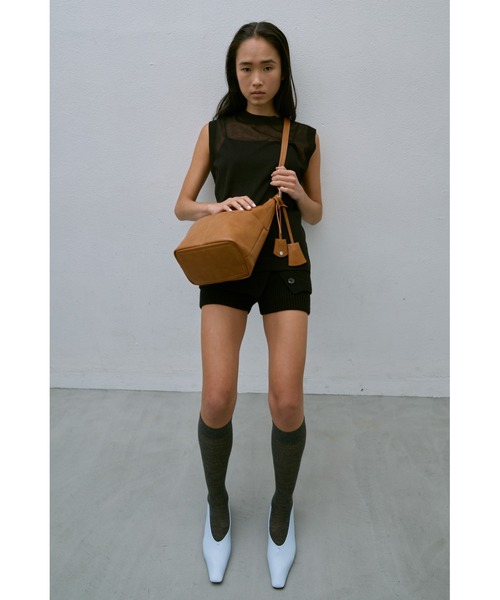 un/neu（アンノイ）の「シンプルスクエアトゥヒール（パンプス・レディース・ブラック/ブルー・LARGE/MEDIUM/SMALL）」の3枚目の写真