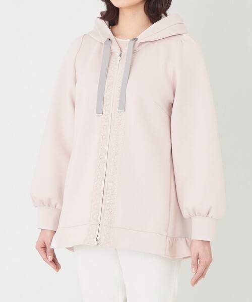 TO BE CHIC(トゥー ビー シック)の「ライトボリューム フードパーカー(パーカー・レディース・ブラック/ピンク系その他2・40)」の6枚目の写真