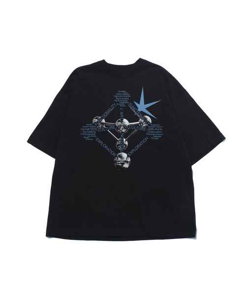 F/CE. (エフシーイー)の「F/CE. F/CE. WORDCORE ON ATOMIUM T / エフシーイー エフシーイー ワードコア オン アトミウム ティー(Tシャツ/カットソー・メンズ・チャコール/ホワイト/ブラック・SMALL/MEDIUM/LARGE/X-LARGE)」の2枚目の写真
