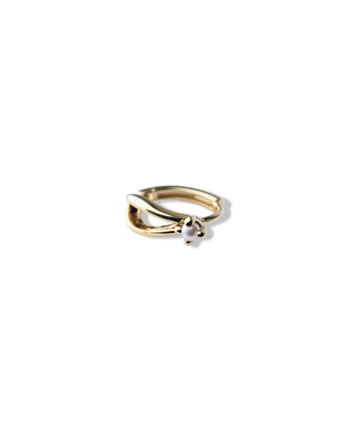 Lyvi(ライビィ)の「Crossed Pearl Hoop Pierce / 金属アレルギー対応(ピアス(両耳用)・レディース・シルバー/ゴールド・FREE)」の5枚目の写真
