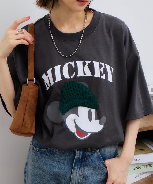 Disney(ディズニー)の「【Disney/ディズニー】ニット&サガラ刺繍 ミッキー アートワークデザイン 半袖Tシャツ(Tシャツ/カットソー・メンズ・スミクロ/サックスブルー/ホワイト系1/ホワイト系・M/LL/L)」の3枚目の写真