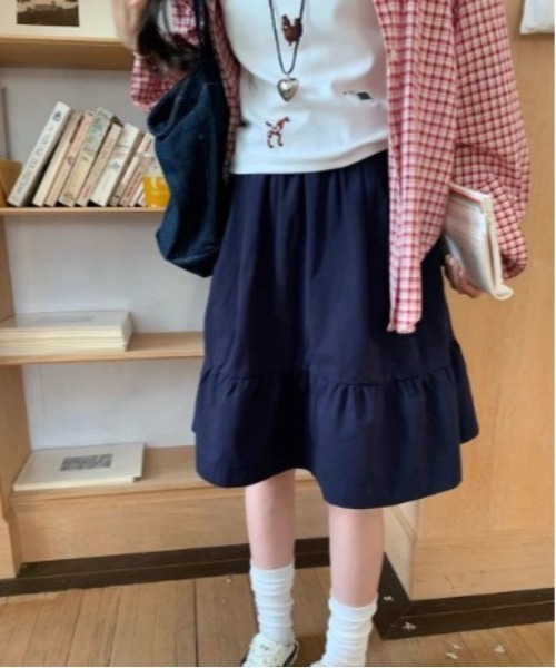 Vini(ヴィニ)の「韓国ガーリー ウエストゴム フレアミモレ丈スカート(スカート・レディース・ホワイト/ネイビー/ベージュ・MEDIUM)」の10枚目の写真