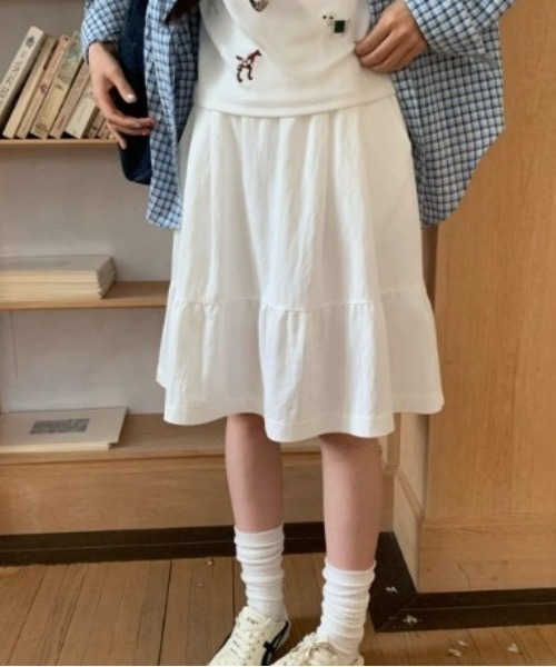 Vini(ヴィニ)の「韓国ガーリー ウエストゴム フレアミモレ丈スカート(スカート・レディース・ホワイト/ネイビー/ベージュ・MEDIUM)」の6枚目の写真