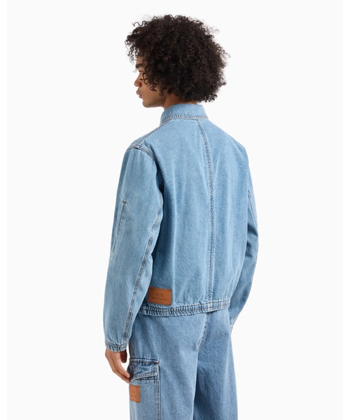 ARMANI EXCHANGE（アルマーニエクスチェンジ）の「【A|X アルマーニ エクスチェンジ】ライトブルーデニム ジップアップブルゾン（デニムジャケット・メンズ・ライトブルー・X-SMALL/X-LARGE/MEDIUM/SMALL）」の2枚目の写真