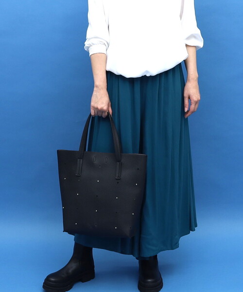 COOCO（クーコ）の「星柄刺繍フェイクレザートートバッグ／Ａ４対応（トートバッグ・レディース・ブラック/ライトブルー/シルバー・FREE）」の2枚目の写真