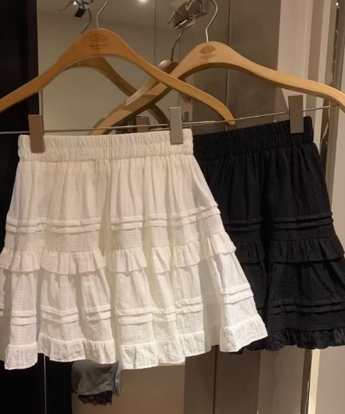 Ritzy(リッツィー)の「フリルティアード・ミニスカート(スカート・レディース・ブラック/ホワイト・LARGE/MEDIUM)」の5枚目の写真