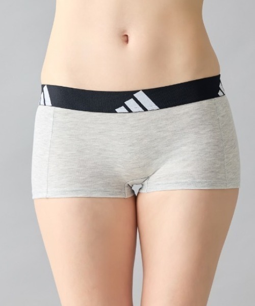 adidas（アディダス）の「adidas/アディダス ハーフショーツ 吸汗速乾（ショーツ・レディース・ブラック/杢グレー/ベージュ系その他・SMALL/MEDIUM/LARGE）」の4枚目の写真