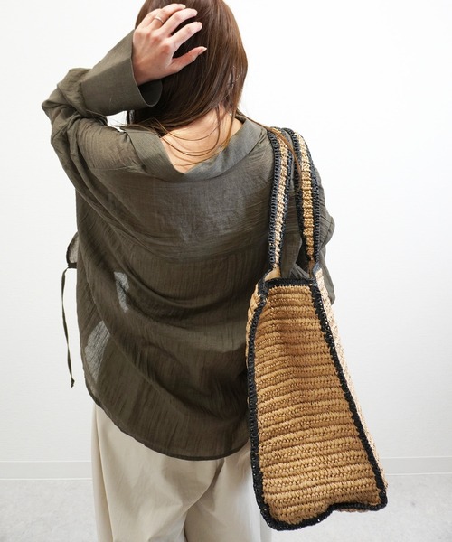 gossara(ゴサラ)の「ドロストスキッパーブラウス(シャツ/ブラウス・レディース・ライトグレー/チャコール/ブラウン・FREE)」の17枚目の写真