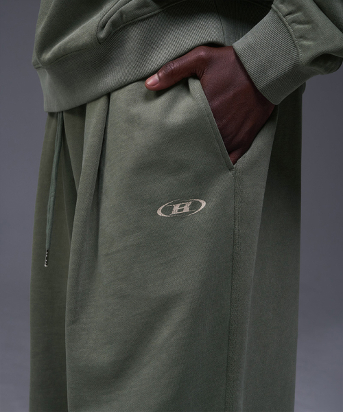 BORN TO WIN（ボーントゥウィン）の「85 PIGMENT ONE TUCK SEMI WIDE FIT PANTS [KHAKI]（スウェットパンツ・メンズ・その他・1/2/3）」の4枚目の写真