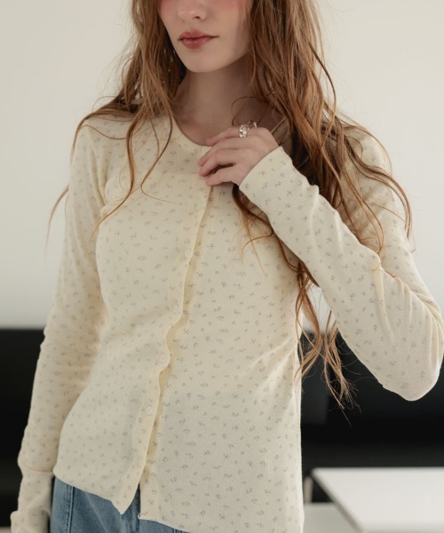 DONOBAN(ドノバン)の「プティフラワーカーディガン(カーディガン/ボレロ・レディース・パープル/ピンク・ONE SIZE)」の2枚目の写真