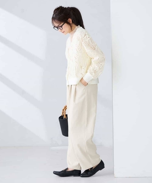 a.v.v(アーヴェヴェ)の「2タックパンツ(その他パンツ・レディース・カーキ/アイボリー・36/38)」の5枚目の写真