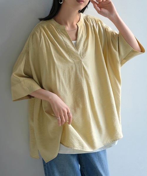 HUG.U(ハグユー)の「涼しい。 スキッパーギャザーブラウス(シャツ/ブラウス・レディース・ブラック/ライトブルー/ホワイト/イエロー・FREE)」の4枚目の写真