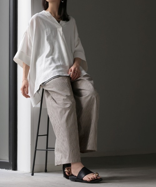 HUG.U(ハグユー)の「涼しい。 スキッパーギャザーブラウス(シャツ/ブラウス・レディース・ブラック/ライトブルー/ホワイト/イエロー・FREE)」の10枚目の写真