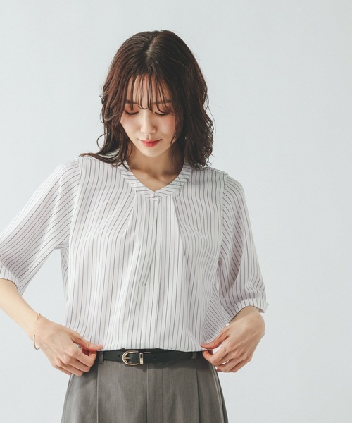 GLOBAL WORK(グローバルワーク)の「キレイつづく2wayタック5分袖/636634(シャツ/ブラウス・レディース・ホワイト/スカイブルー/イエロー/ネイビー・SMALL/MEDIUM/LARGE)」の6枚目の写真