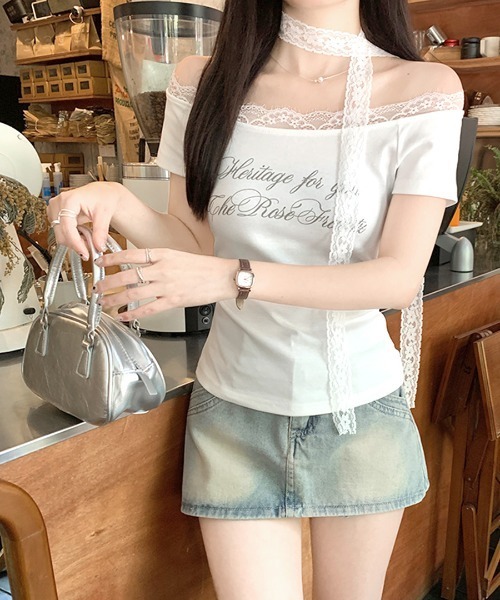 REMUR（レミュール）の「2点セット オフショルレースロゴトップス レースチョーカー付き（Tシャツ/カットソー・レディース・アイボリー/グレー・FREE）」の6枚目の写真
