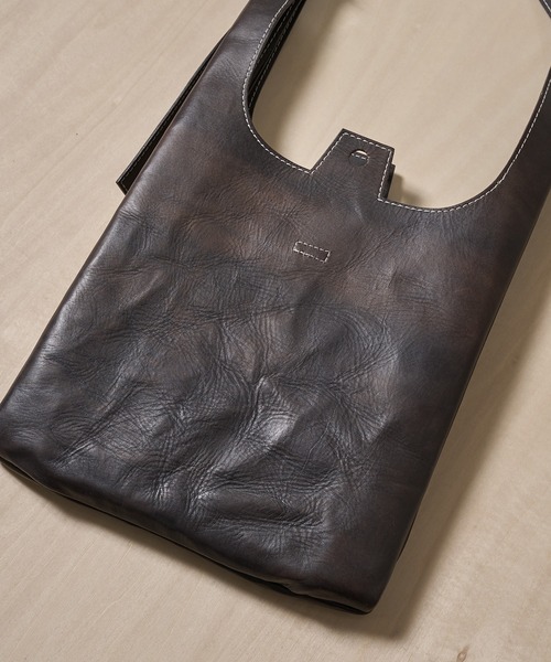 KHOKI(コッキ)の「【KHOKI/コッキ】The Object Bag(ショルダーバッグ・メンズ・ブラウン・FREE)」の4枚目の写真