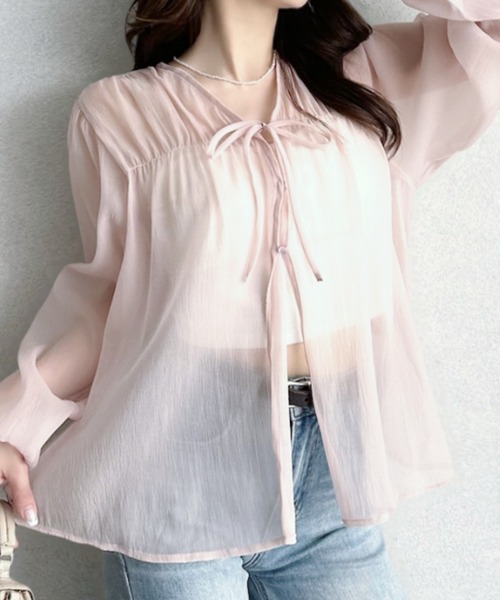 umune(ウムネ)の「シアーブラウス リボン シャーリング ボリューム袖 長袖 シースルー シャツ フェミニン きれいめ 大人可愛い 羽織り 透け感 秋冬 韓国(シャツ/ブラウス・レディース・オフホワイト/スモークピンク/ブラック/ミント・FREE)」の15枚目の写真