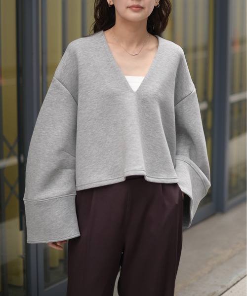 Marient(マリエント)の「Vネックダンボールニットプルオーバー / オーバーサイズトップス(スウェット・レディース・ブラック/グレー・FREE)」の1枚目の写真