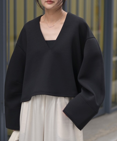 Marient(マリエント)の「Vネックダンボールニットプルオーバー / オーバーサイズトップス(スウェット・レディース・ブラック/グレー・FREE)」の2枚目の写真