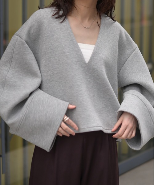 Marient(マリエント)の「Vネックダンボールニットプルオーバー / オーバーサイズトップス(スウェット・レディース・ブラック/グレー・FREE)」の4枚目の写真