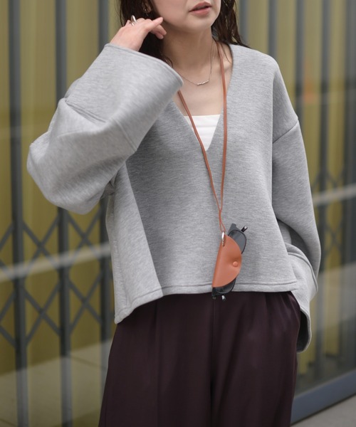 Marient(マリエント)の「Vネックダンボールニットプルオーバー / オーバーサイズトップス(スウェット・レディース・ブラック/グレー・FREE)」の7枚目の写真