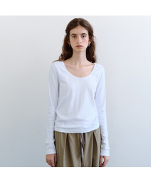 Smooth U-neck t-shirt