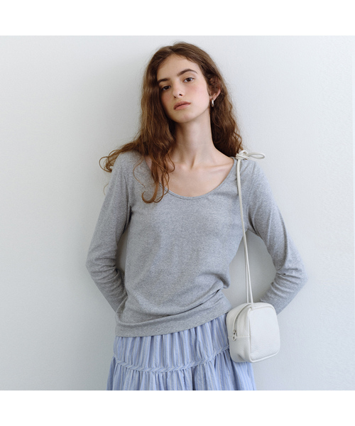 URAGO(ユラーゴ)の「Smooth U-neck t-shirt(Tシャツ/カットソー・レディース・チャコールグレー/ライトグレー/ホワイト/イエロー・FREE)」の1枚目の写真