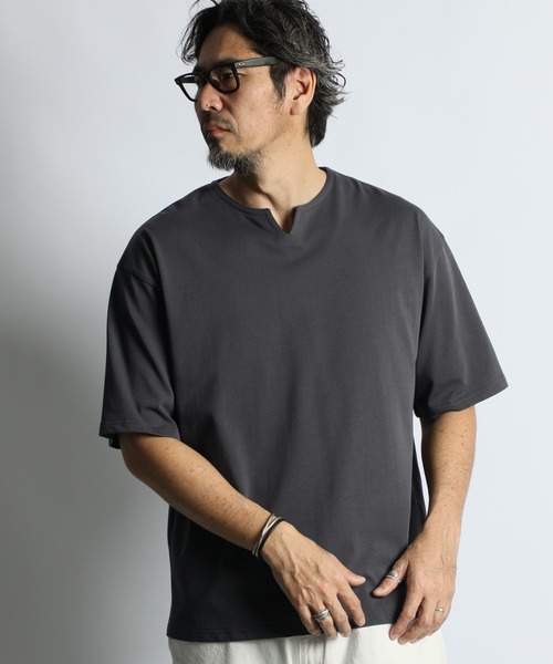 The DUFFER of ST.GEORGE(ザダファーオブセントジョージ)の「SILICON BIO KEY NECK S/SL TEE:シリコンバイオ加工 シルキータッチ キーネックTシャツ(Tシャツ/カットソー・メンズ・チャコールグレー/ブラック/ホワイト・X-LARGE/SMALL/LARGE/MEDIUM)」の8枚目の写真