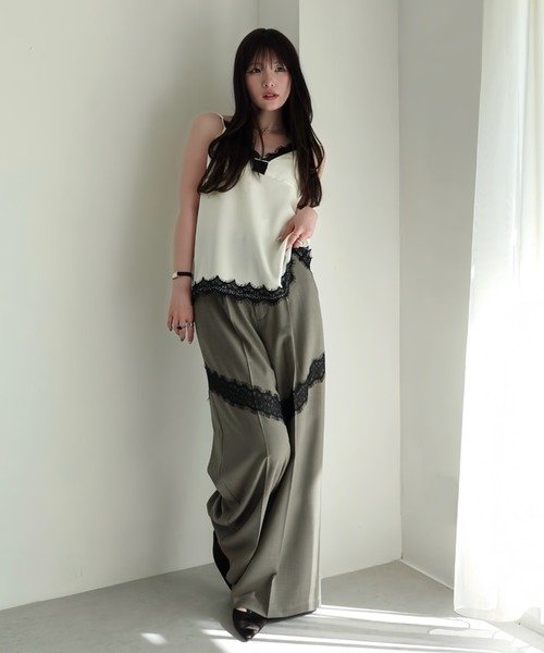 SENEE(セニー)の「satin lace cami tops(サテンレースキャミトップス)(キャミソール・レディース・ブラック/アイボリー・FREE)」の12枚目の写真