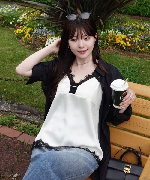 SENEE(セニー)の「satin lace cami tops(サテンレースキャミトップス)(キャミソール・レディース・ブラック/アイボリー・FREE)」の15枚目の写真