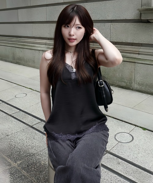 SENEE(セニー)の「satin lace cami tops(サテンレースキャミトップス)(キャミソール・レディース・ブラック/アイボリー・FREE)」の4枚目の写真