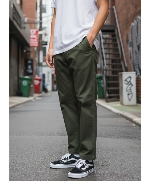 Dickies（ディッキーズ）の「【DICKIES/ディッキーズ】【軽くてタフな薄手TCツイル】イージーワークパンツ 汚れにくい・丈夫 テーパードシルエット ユニセックス（その他パンツ・メンズ・ブラック/チャコールグレー/ダークベージュ/グリーン・X-LARGE/LARGE/MEDIUM）」の4枚目の写真