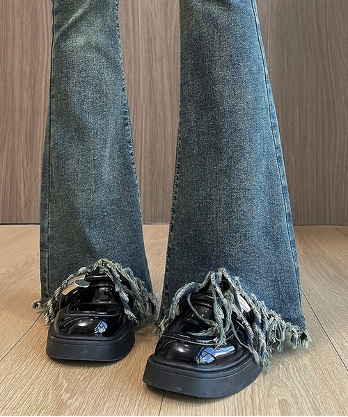 L LABEL(エルラベル)の「フリンジ裾加工フレアデニムパンツ(デニムパンツ・レディース・ライトブルー/インディゴブルー・M-L/S-M)」の8枚目の写真