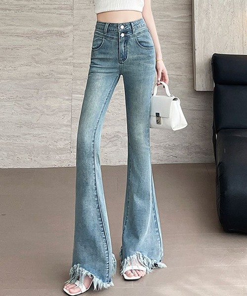 L LABEL(エルラベル)の「フリンジ裾加工フレアデニムパンツ(デニムパンツ・レディース・ライトブルー/インディゴブルー・M-L/S-M)」の5枚目の写真