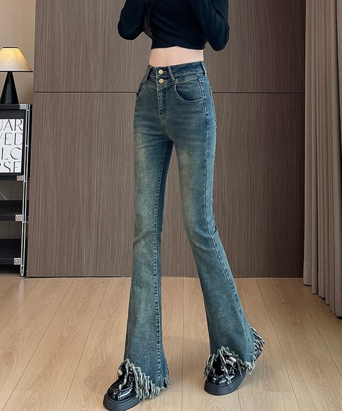 L LABEL(エルラベル)の「フリンジ裾加工フレアデニムパンツ(デニムパンツ・レディース・ライトブルー/インディゴブルー・M-L/S-M)」の9枚目の写真