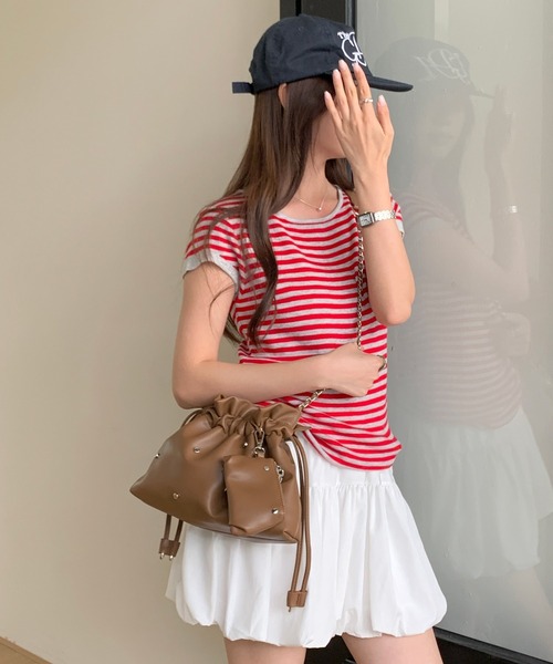 Chiina(チーナ)の「Chiina / 【ミニポーチ付】スタッズ巾着デザインショルダーバッグ(ショルダーバッグ・レディース・ブラック/ブラウン/ライトパープル/ホワイト/ライトブルー・FREE)」の4枚目の写真