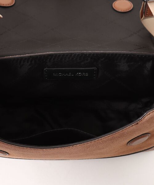MICHAEL KORS（マイケルコース）の「FLAP XBODY（ショルダーバッグ・メンズ・ブラウン系・FREE）」の4枚目の写真