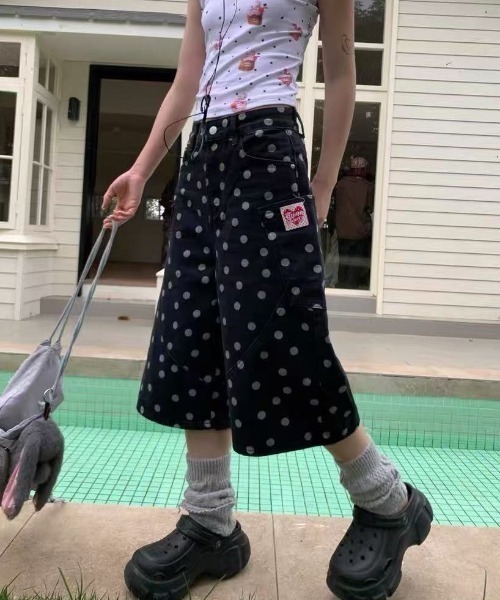 ViViDAY(ビビデー)の「ドット柄デニムワイドハーフパンツ(デニムパンツ・レディース・ブラック・S/M/L)」の16枚目の写真