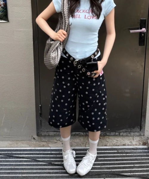 ViViDAY(ビビデー)の「ドット柄デニムワイドハーフパンツ(デニムパンツ・レディース・ブラック・S/M/L)」の5枚目の写真