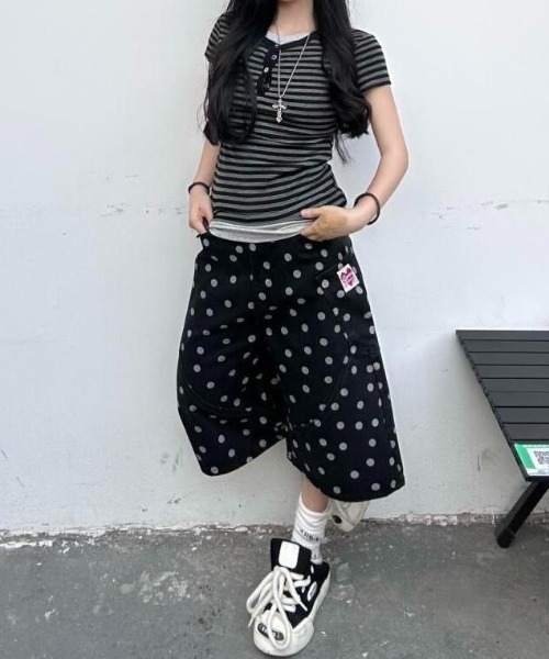 ViViDAY(ビビデー)の「ドット柄デニムワイドハーフパンツ(デニムパンツ・レディース・ブラック・S/M/L)」の14枚目の写真