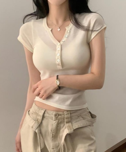 semplice(センプリチェ)の「Tシャツ【韓国ファッション】(Tシャツ/カットソー・レディース・ブルー/ブラック/ベージュ・F)」の11枚目の写真