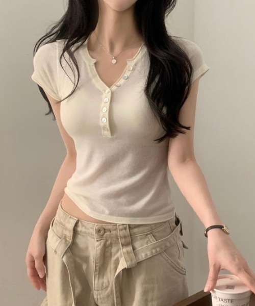 semplice(センプリチェ)の「Tシャツ【韓国ファッション】(Tシャツ/カットソー・レディース・ブルー/ブラック/ベージュ・F)」の12枚目の写真