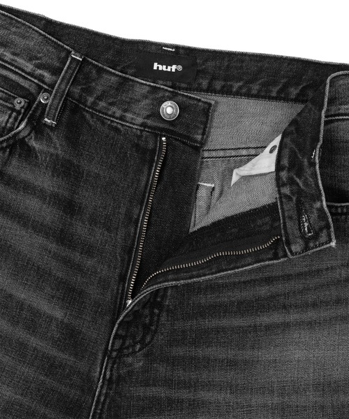 HUF(ハフ)の「EXPRESSION WASHED DENIM BAGGY SHORT(デニムパンツ・メンズ・ライトインディゴブルー/ブラック・28/30/32/34)」の4枚目の写真