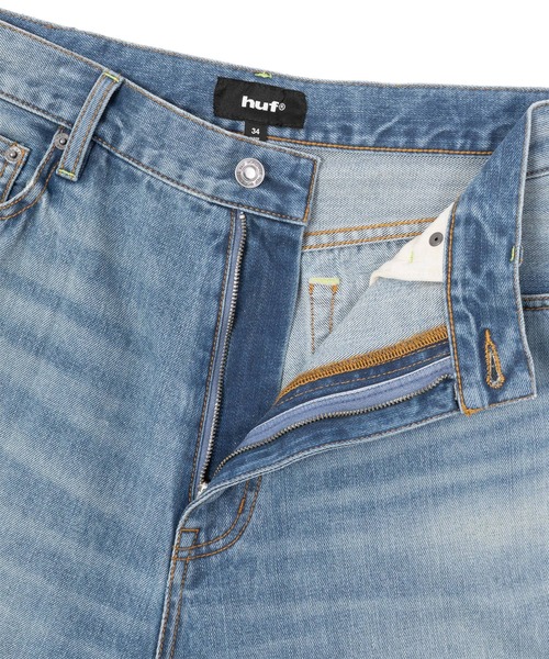 HUF(ハフ)の「EXPRESSION WASHED DENIM BAGGY SHORT(デニムパンツ・メンズ・ライトインディゴブルー/ブラック・28/30/32/34)」の7枚目の写真