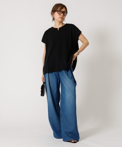 DESIGNWORKS（デザインワークス）の「【一部店舗限定】アクアフロントデザイントップス（Tシャツ/カットソー・レディース・グレイッシュベージュ・フリー）」の3枚目の写真