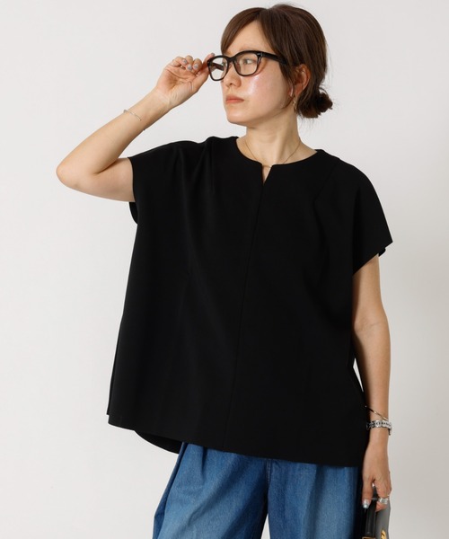 DESIGNWORKS（デザインワークス）の「【一部店舗限定】アクアフロントデザイントップス（Tシャツ/カットソー・レディース・グレイッシュベージュ・フリー）」の8枚目の写真