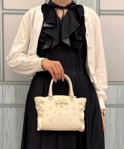 SAMANTHAVEGA(サマンサベガ)の「ハートリュバンフラッター(ミニ)(ショルダーバッグ・レディース・ホワイト/ブラック/ピンク・FREE)」の2枚目の写真